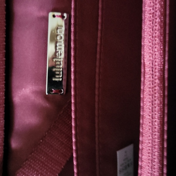 Lululemon crossberry clutch etc  bag tagged gorgeous maroon color gold accents - Picture 11 of 15